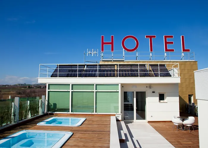 Breaking Business Hotel