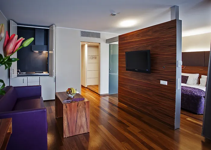 Pakat Suites