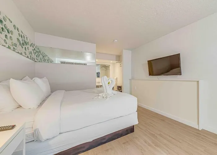 Travel Lodge By Wyndham 10 Min From Disney
