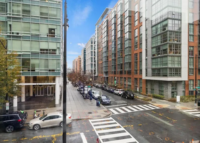 Coda On Half, A Placemakr Experience - Navy Yard