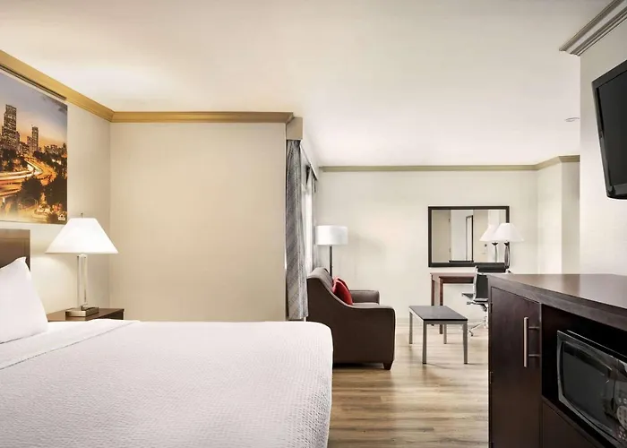 Baymont By Wyndham Monterey Park Hotel