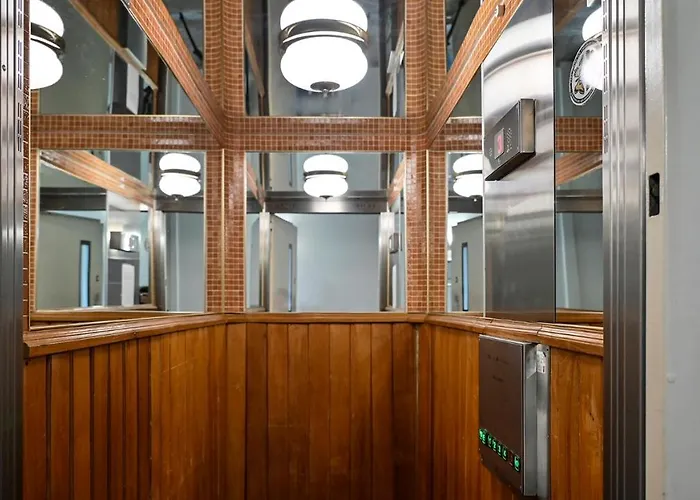 Hotel Amadeus By First