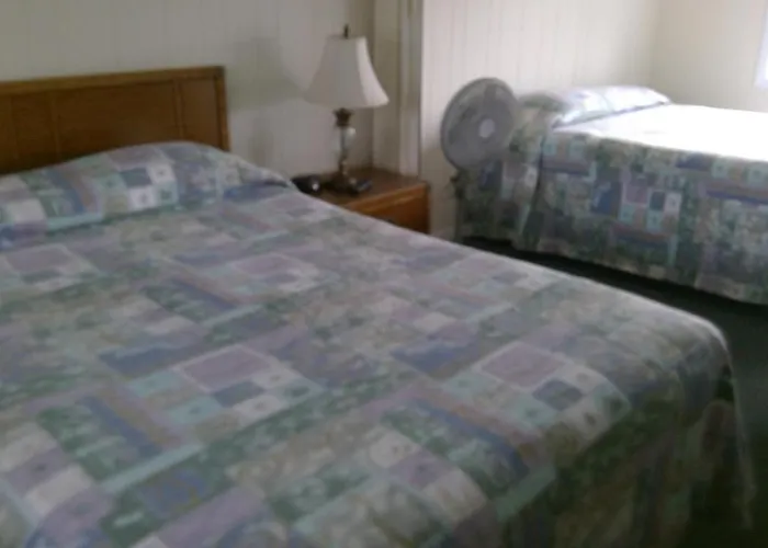 Village Green Motel