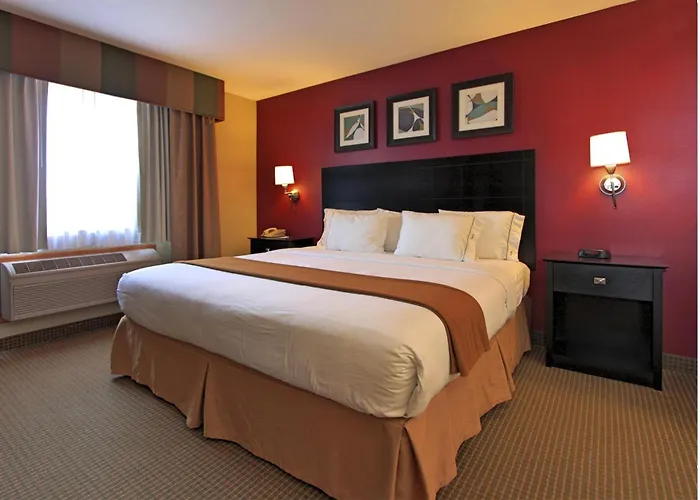 Holiday Inn Express Hotel & Suites Defiance By Ihg