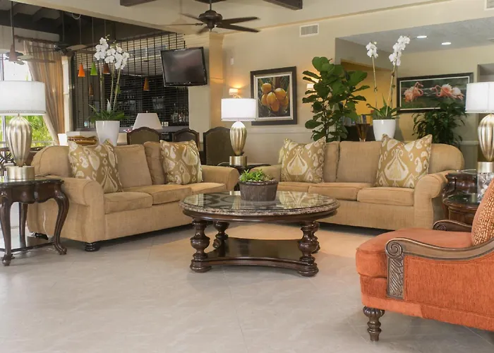Comfort Suites Paradise Island Creek Village