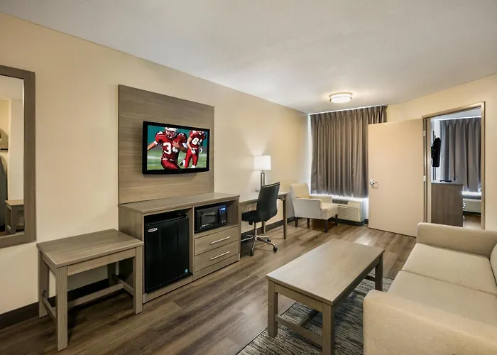 Red Roof Inn Plus+ Boston - Logan Saugus
