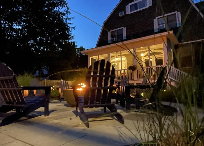 White Sails Inn