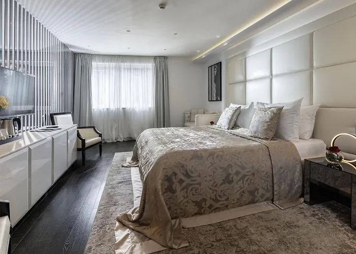 Hotel 9