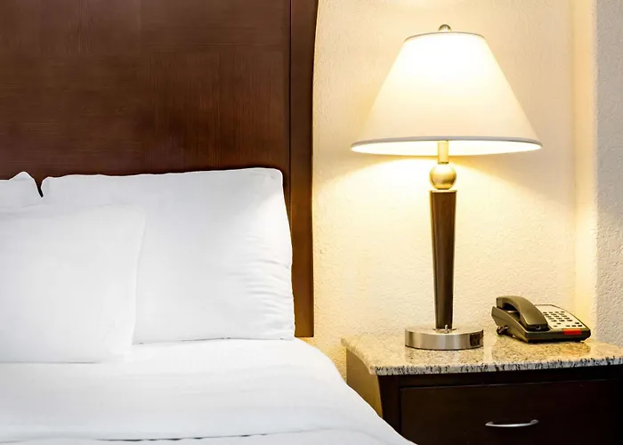 La Quinta By Wyndham Fowler Hotel