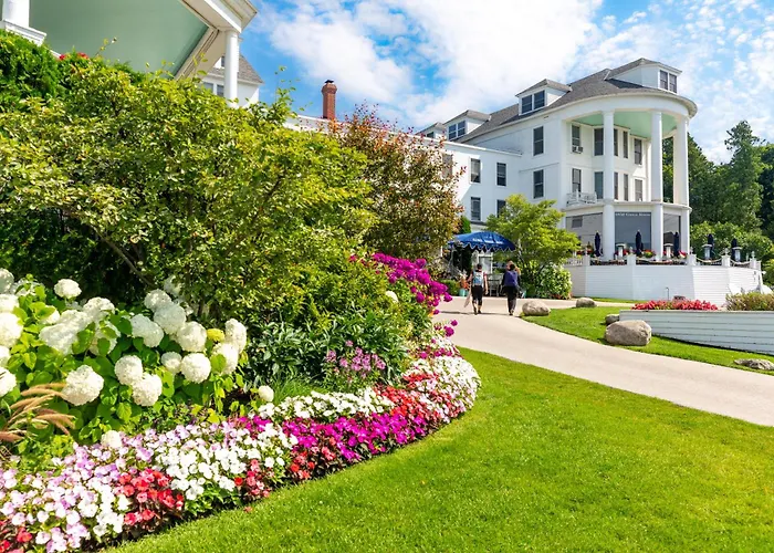 Island House Hotel
