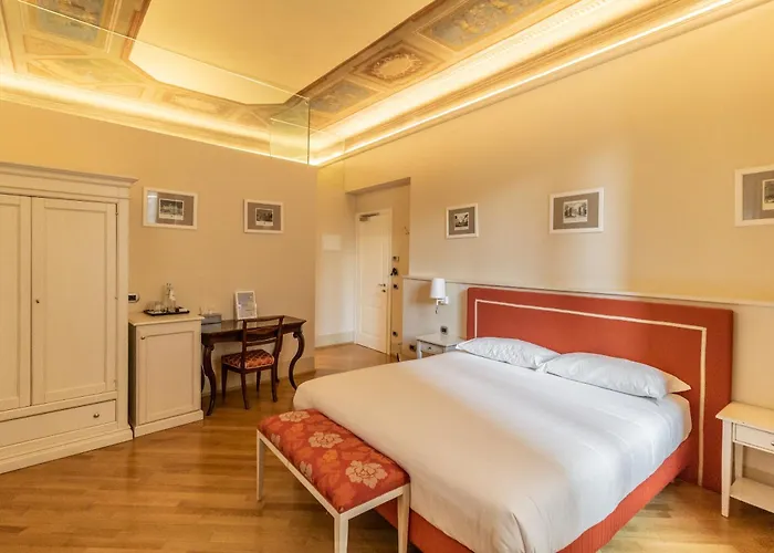 Casa Isolani Piazza Maggiore 1.0