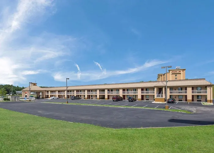 Econo Lodge Inn & Suites Knoxville East