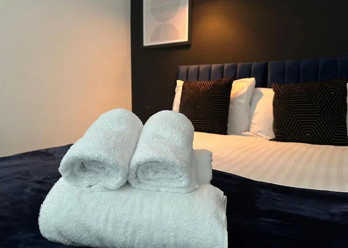 Adam Court Apartments - Pe1 - Contractor Friendly - Choice Of Studios Or 1 Bed Apartments - Free Parking - Sofa Beds - Sky Tv - Full Kitchen - Washer Dryer - Wifi