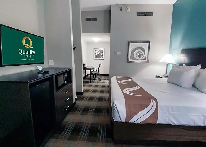 Quality Inn Roseville-Detroit North