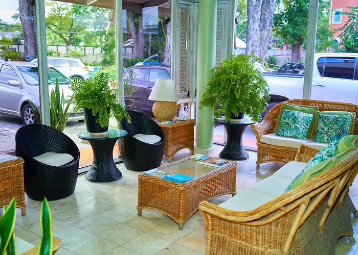 Tropical Sunset Beach Apartment Hotel