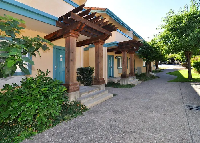Marinwood Inn & Suites