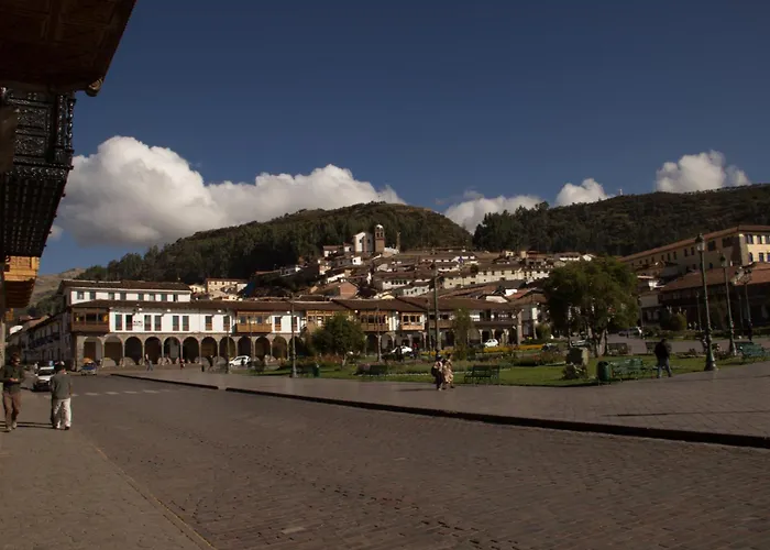 Katari Plaza Cusco El Virrey