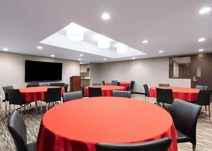 Microtel Inn & Suites By Wyndham Kirkland Lake