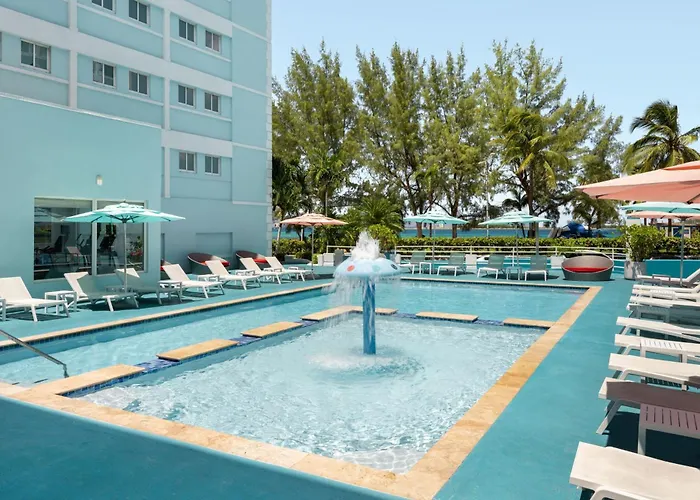 Courtyard By Marriott Downtown/Junkanoo Beach