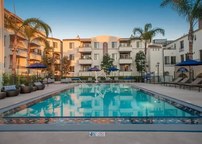 Lux One Bedroom Condo With Garden View
