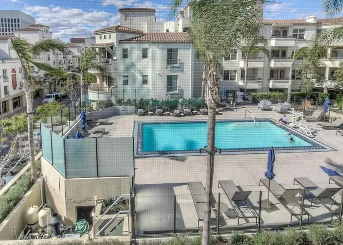 Lux One Bedroom Condo With Garden View