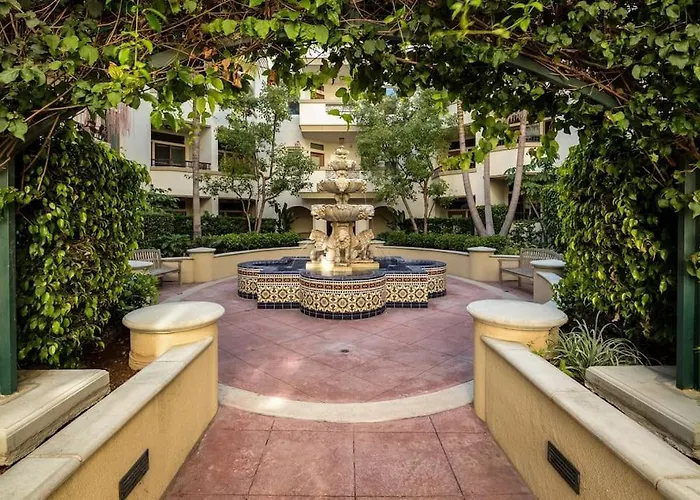 Lux One Bedroom Condo With Garden View