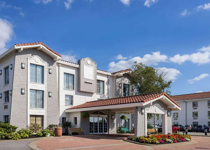 La Quinta Inn By Wyndham Pittsburgh Airport