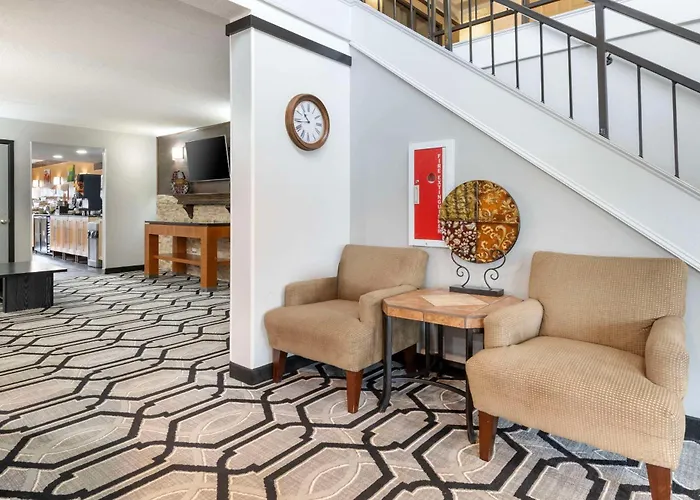 Quality Inn & Suites Mayo Clinic Area