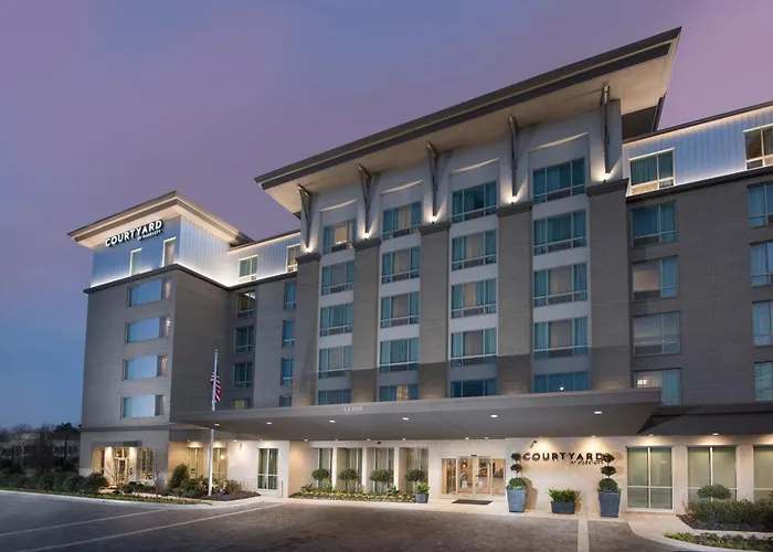 Courtyard By Marriott Atlanta Alpharetta/Avalon Area