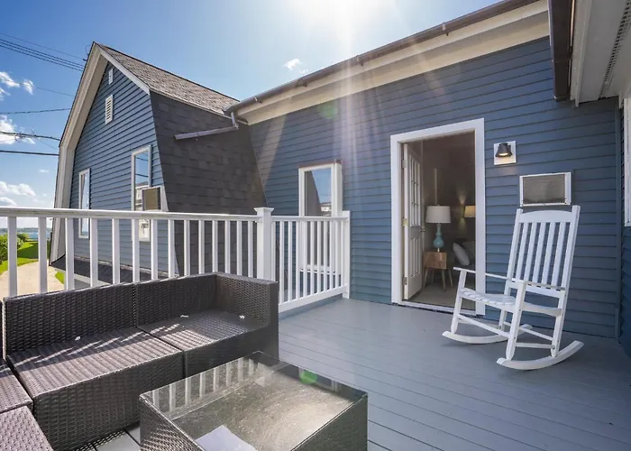 The Lighthouse Inn & Suites