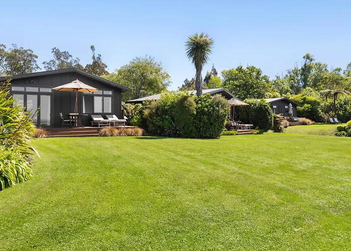 Adrift In Golden Bay- Absolute Beachfront Villas (Adults Only)