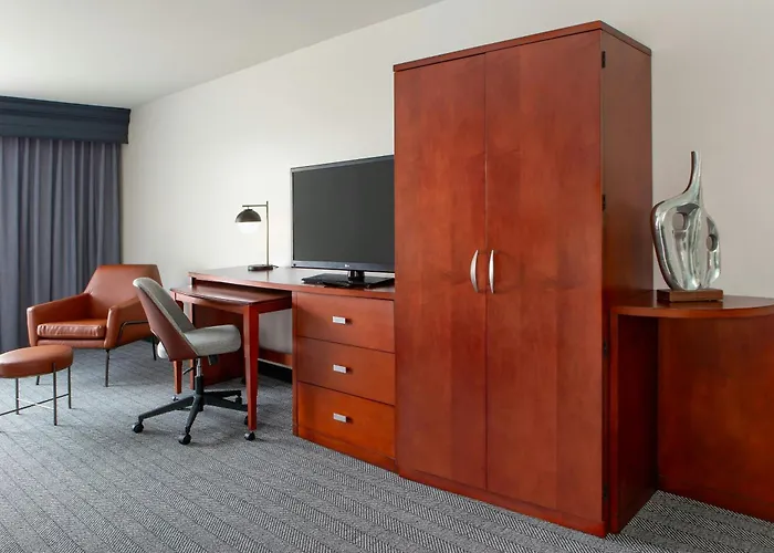Courtyard By Marriott Madison West / Middleton Hotel