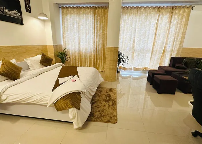 Dr White House - Noida Sector 18
