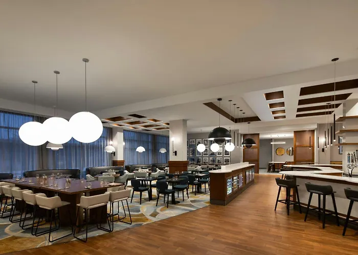 Courtyard By Marriott Montreal Airport Hotel Dorval