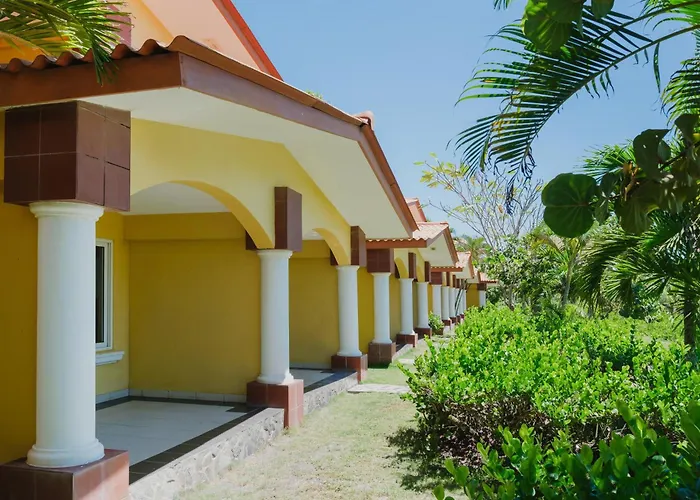 Las Olas Beach Resort La Barqueta