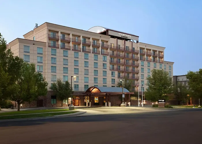 Courtyard By Marriott Airport