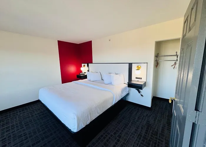 Ramada By Wyndham Sparta/At Speedway