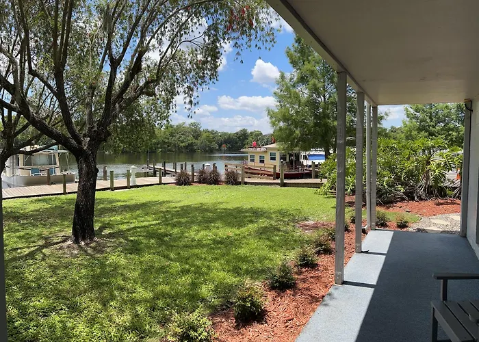Hontoon Landing Resort & Marina