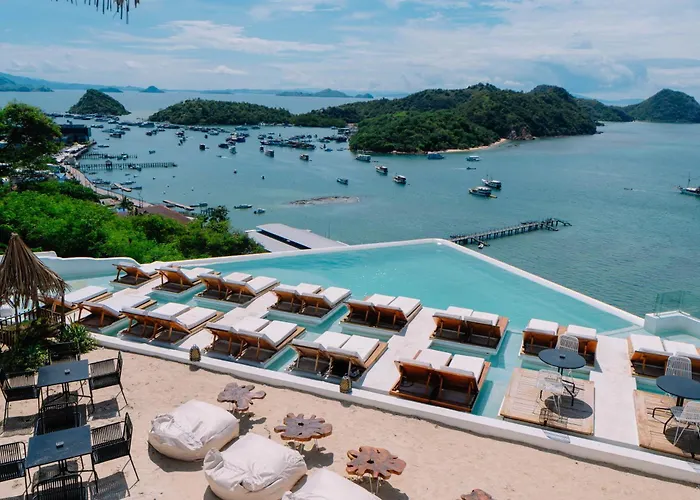 Loccal Collection Hotel Komodo