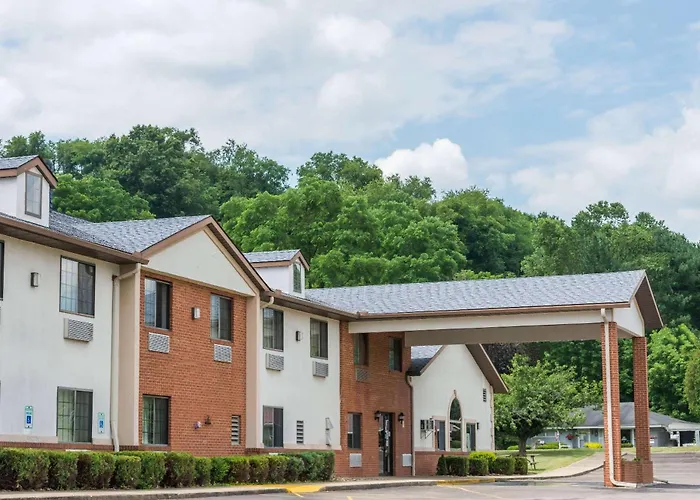 Super 8 By Wyndham Coshocton Roscoe Village