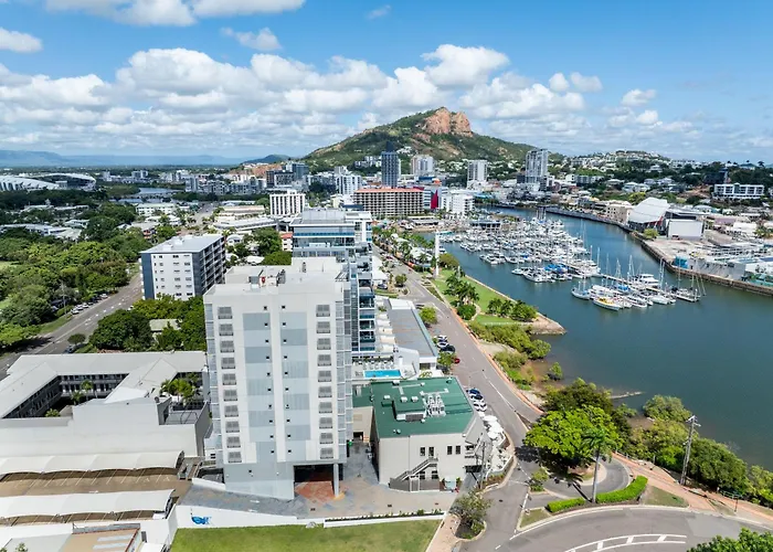 Oaks Townsville Hotel