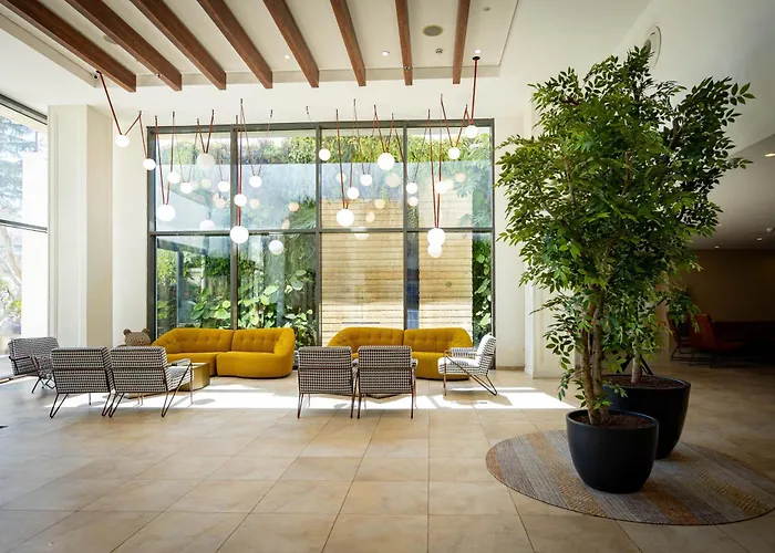 C Hotel Neve Ilan