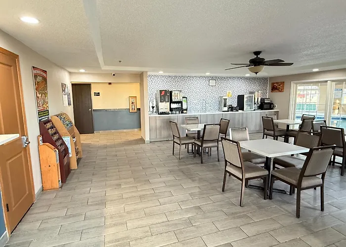 Super 8 By Wyndham Reedsburg