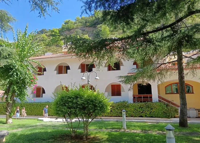 Villaggio Turistico La Mantinera - Hotel