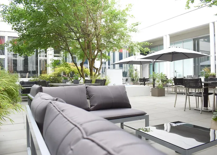 College Garden Hotel