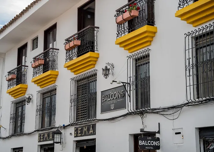 Les Balcons Hostel