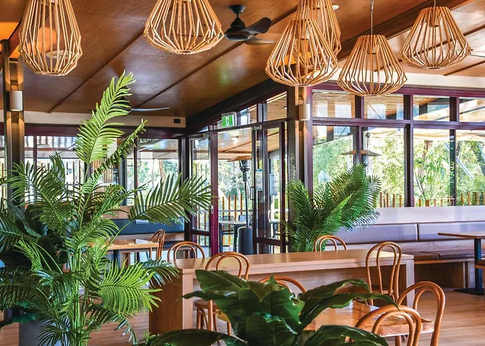 Kingfisher Bay Resort