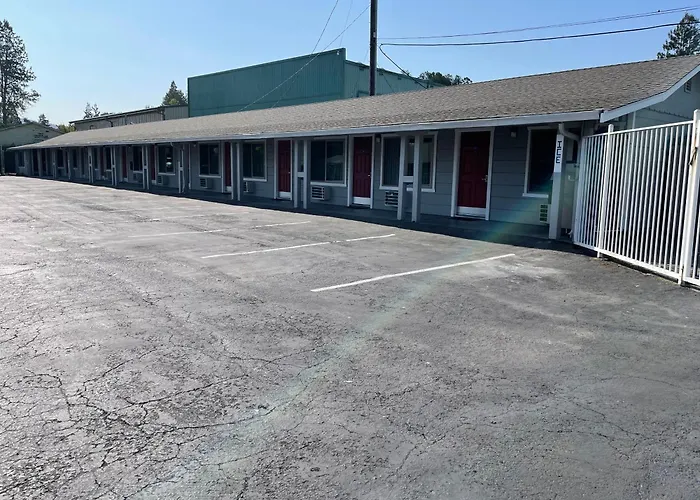 Lark Motel Willits