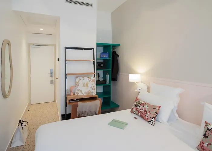 Trendy Canettes Hotel
