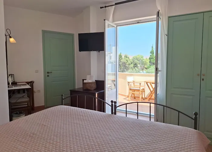 Brazzera Hotel Finikas 